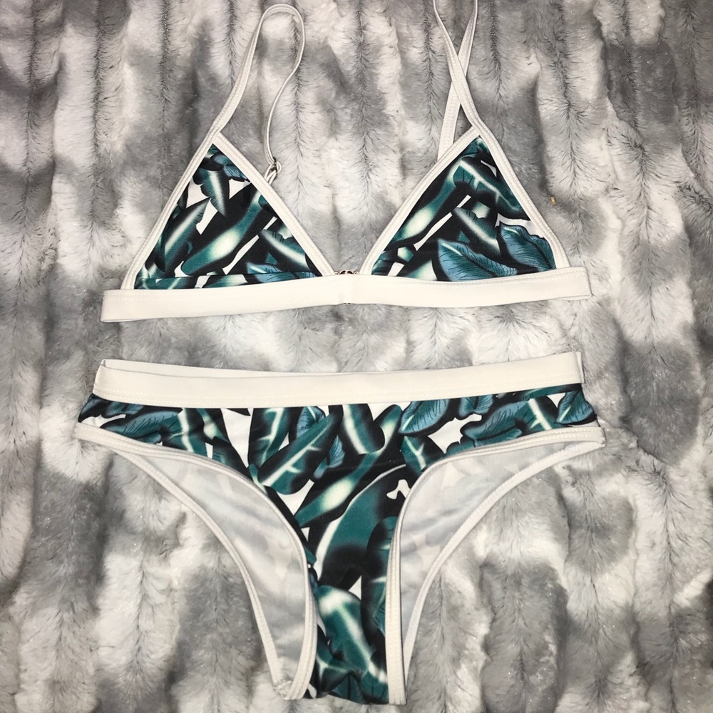 Bathing suit with a tropical vibe